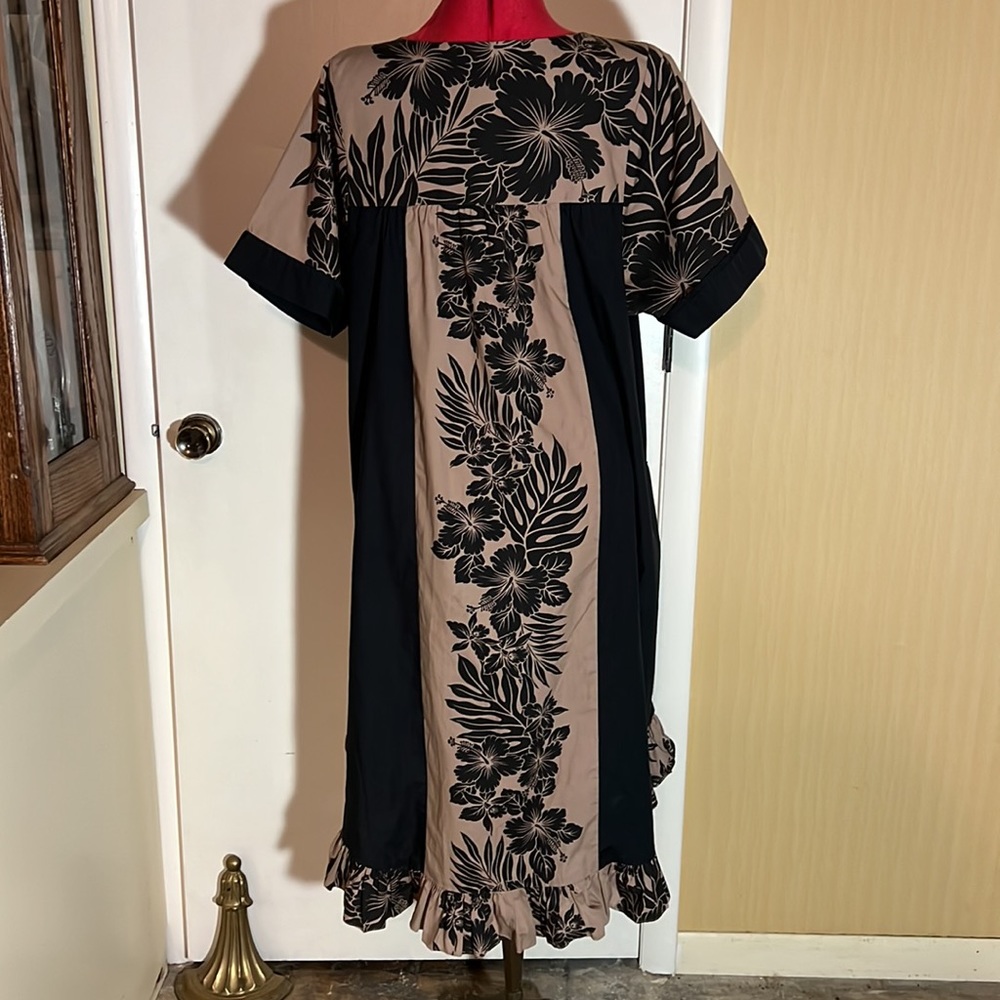 RM Hawaiian MuuMuu - Picture 3 of 10